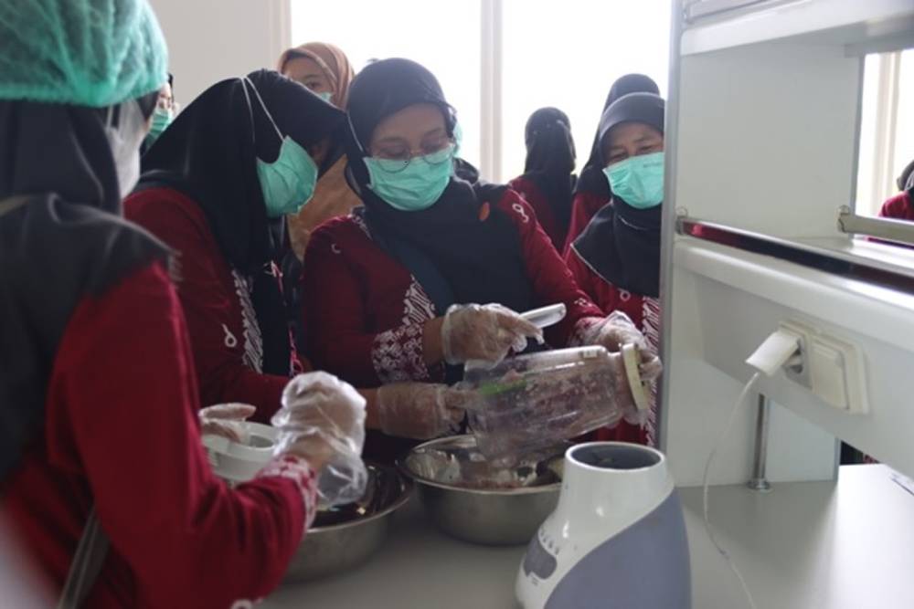 Sekolah Vokasi UGM Dampingi Petani Kulonprogo Budidaya Bawang Merah