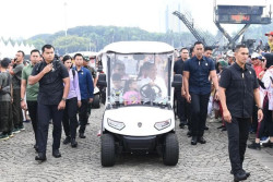 Presiden Jokowi Ajak Cucu Kunjungi Pameran Alutsista di Monas