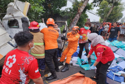 Satu Orang Meninggal Dunia Akibat Mobil Tabrak Pohon di Gunungkidul Pagi Ini