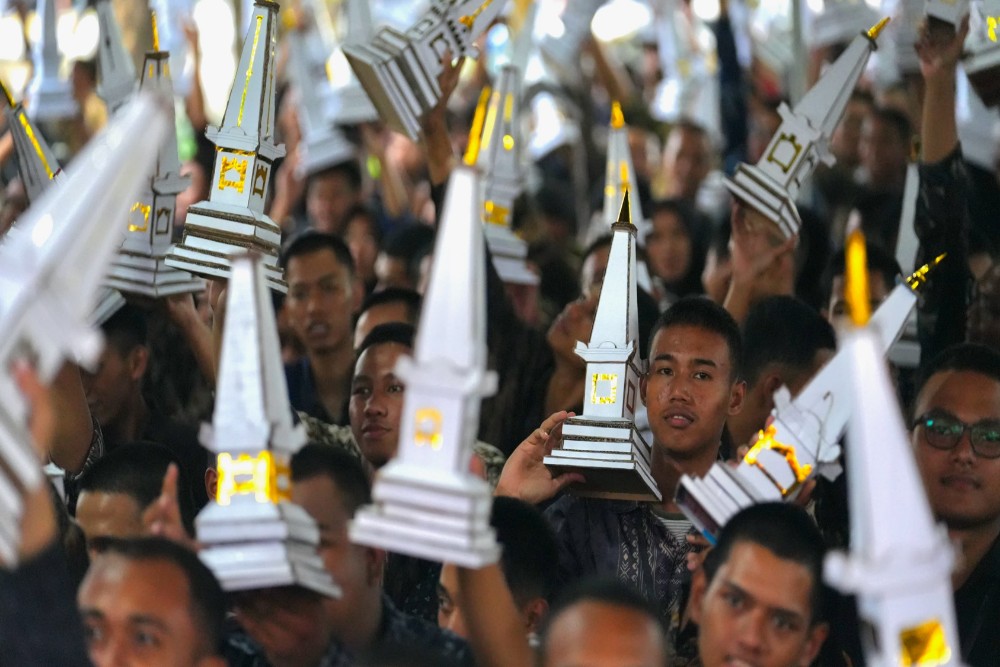 Mahasiswa Baru Pecahkan Rekor MURI Pembuatan Miniatur Tugu Jogja dari Barang Bekas