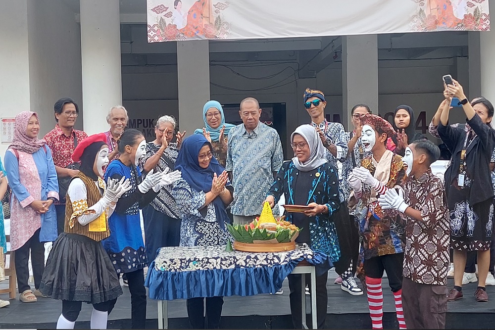 TBY Peringati Hari Batik dan HUT Arts for Children ke-20