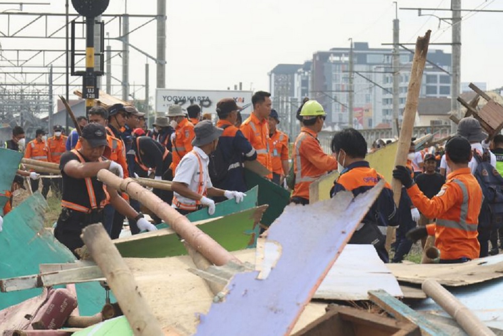 Demi Keselamatan Perjalanan Kereta Api, Kawasan Bong Suwung Jogja Dibongkar