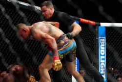 Alex Pererira Pertahankan Gelar Juara UFC Usai Tumbangkan Khalil Rountree