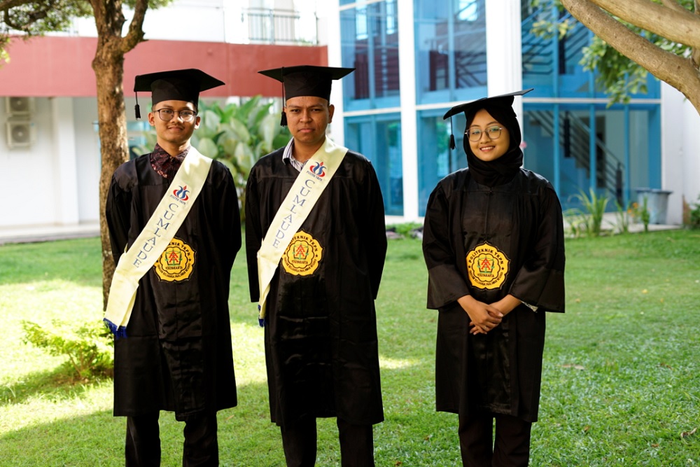 Politeknik YKPN Gelar Seremonial Wisuda, 54 Wisudawan Siap Masuki Dunia Kerja