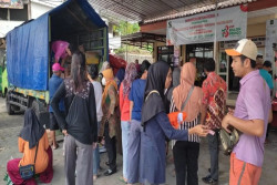 Warga Antusias Serbu Pasar Murah di Samigaluh Kulonprogo