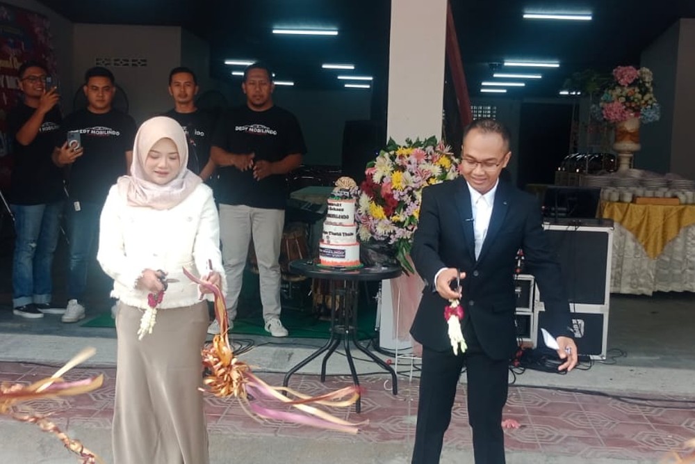 Inspiratif! Berawal dari Jual Pulsa Keliling, Pria Ini Punya 2 Showroom Mobil