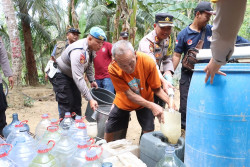 Kekeringan Parah, Polres Kulonprogo Bantu Dropping Air ke Tiga Padukuhan di Kokap