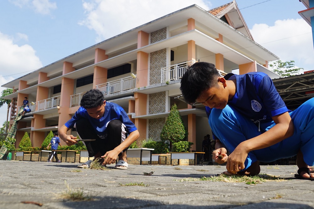 Ratusan Santri Kota Jogja Resik-Resik Panti Asuhan