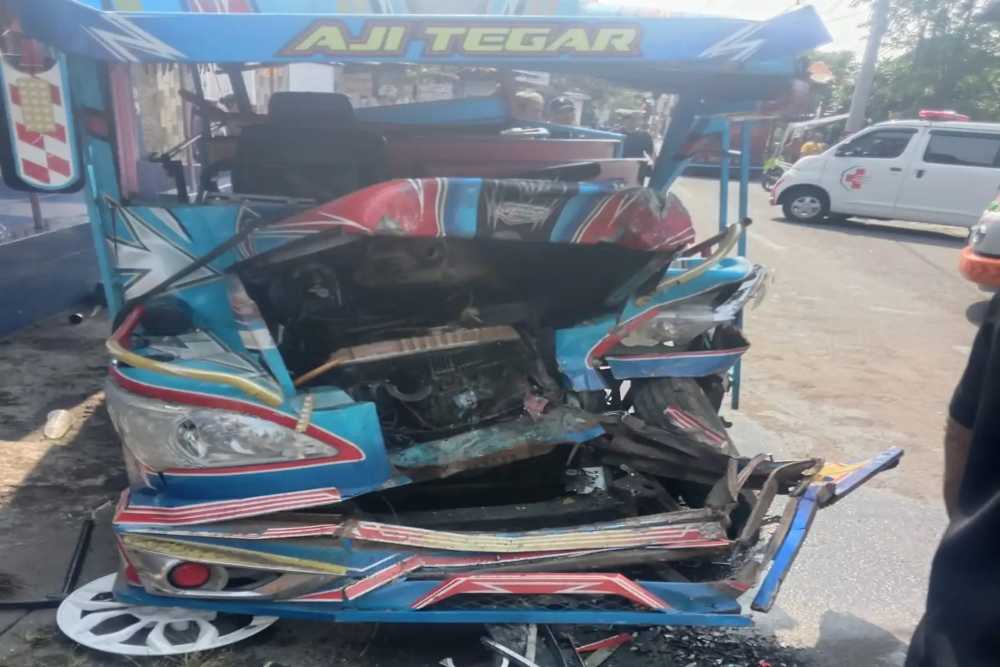 Kereta Kelinci Tabrakan dengan Truk di Klaten, Puluhan Penumpang Dilarikan ke RS