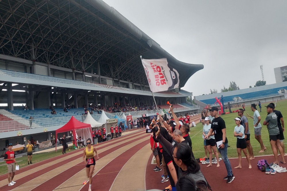 1.000 Pelari Ramaikan Pre Event Bank Jateng Borobudur Marathon 2024 di Mandala Krida