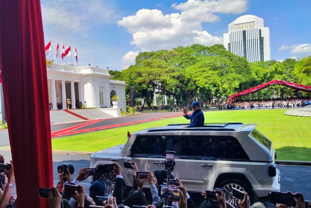 Kendarai MV3 Garuda Limousine Putih Buatan Pindad, Prabowo Tiba di Istana Merdeka