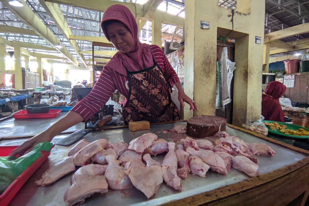 Warga Kulonprogo Keluhkan Harga Daging Ayam Terus Melambung