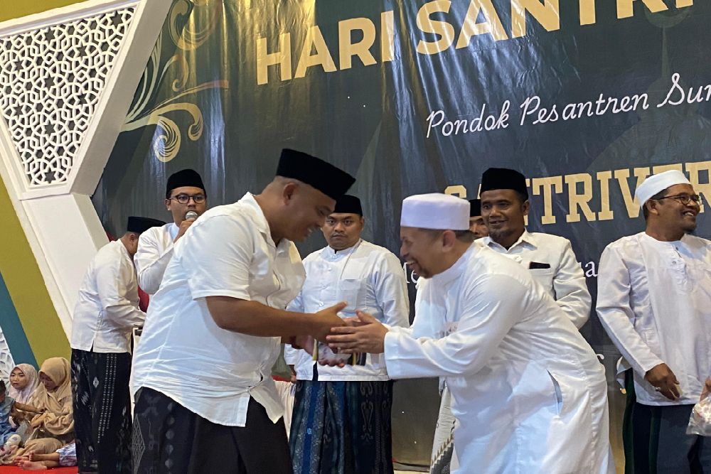 Harda-Danang Berkomitmen Percepat Perda Pesantren Bersama Partai Pengusung