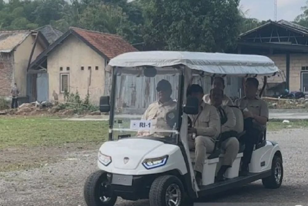 Prabowo Meninjau Satuan Pelayanan Makan Bergizi di Magelang