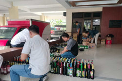 Gerak Cepat, Dalam Semalam Polda DIY Sita Ribuan Minuman Beralkohol dari Toko Tanpa Izin