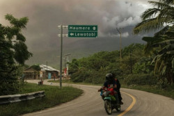 Gunung Lewotobi Laki-Laki di Flores Timur Erupsi, Delapan Orang Dilaporkan Meninggal Dunia