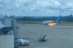 Pesawat Boeing 737-500 Trigana Air Muncul Kobaran Api di Bagian Mesin, 4 Penumpang Terluka