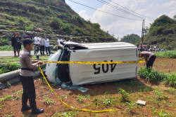 Mobil Pengangkut Uang Terguling di Rongkop Gunungkidul, Pengemudi Alami Dislokasi Kaki