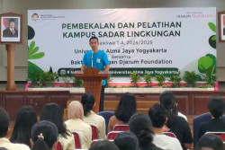 Wujudkan Kampus Sadar Lingkungan, UAJY Ajak Ratusan Mahasiswa Tanam Pohon