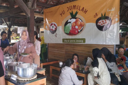 Jenang Yu Jumilah di Pasar Ngasem, Legenda Kuliner Jadul yang Tak Lekang oleh Waktu