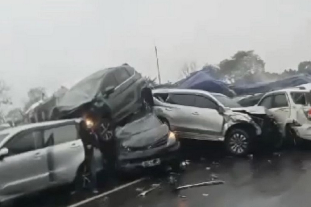 Korlantas Selidiki Penyebab Kecelakaan Beruntun di Tol Cipularang