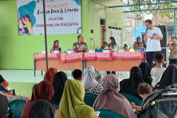 BEDAH BUKU:  Dengan Membaca Buku, Warga Diajak Berperan Mencegah Stunting