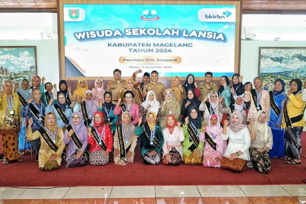 Program Dinas Sosial, Ratusan Warga Lansia di Kabupaten Magelang Diwisuda