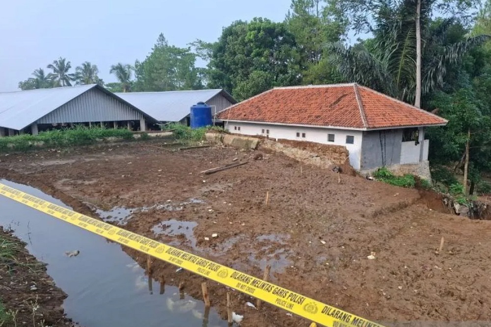 Empat Santri di Sukabumi Meninggal Dunia Tertimbun Tanggul Kolam yang Roboh