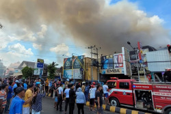 Pusat Perbelanjaan di Situbondo Terbakar