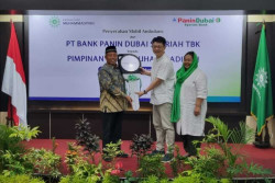 Peduli Kesehatan dan Kemanusiaan Umat, Bank Panin Dubai Syariah`Serahkan Ambulans