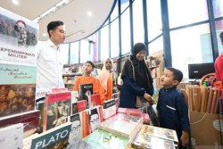 Wapres Gibran Ajak Anak Panti Asuhan ke Toko Buku, Tanamkan Baca Buku Sejak Dini