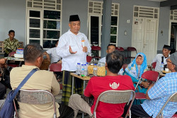 Puluhan Pengumpul Sampah Datangi Rumah Cabup Sleman Harda Kiswaya, Sampaikan Keluhan dan Harapan