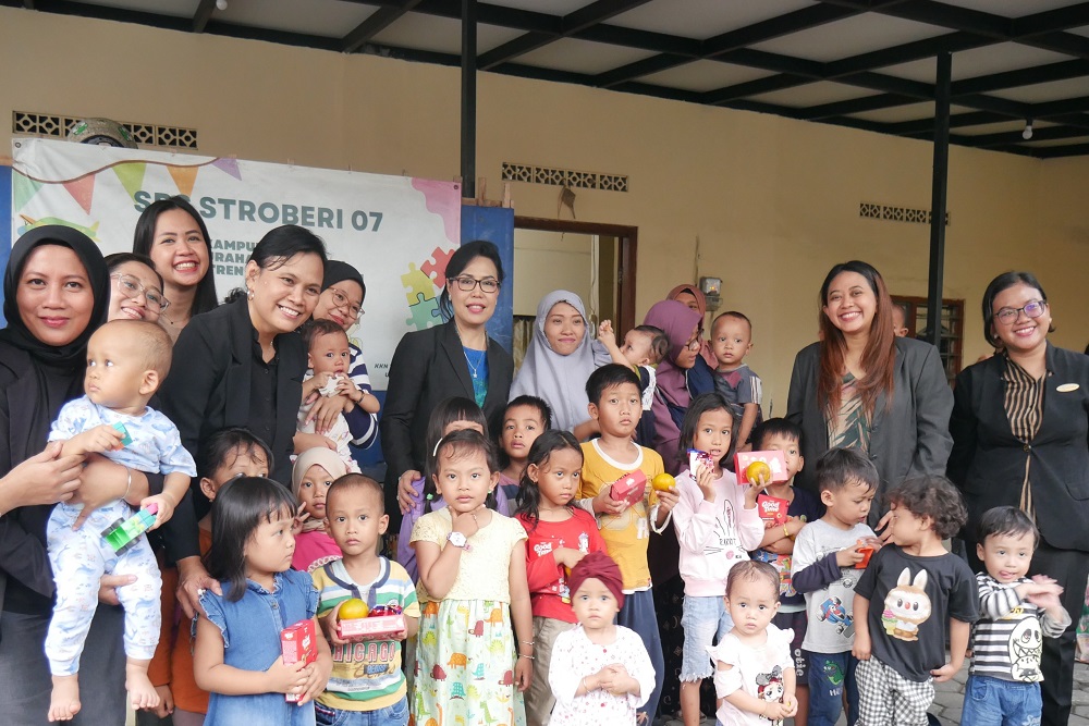 Rutin Melakukan CSR, Kali Ini The Phoenix Hotel, Grand Mercure dan Ibis Yogyakarta Adisucipto Mengunjungi PAUD Stroberi