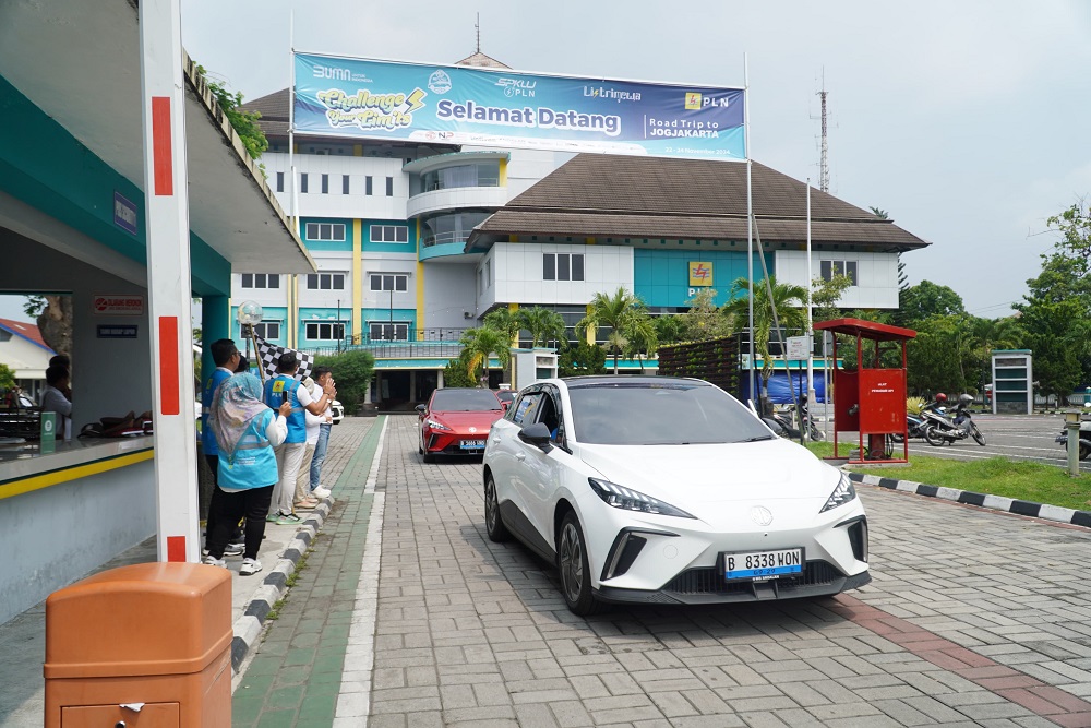 Lakukan Touring Mobil Listrik Jelang Nataru, Samsul Akui Puas Dengan Infrastruktur Penunjang PLN