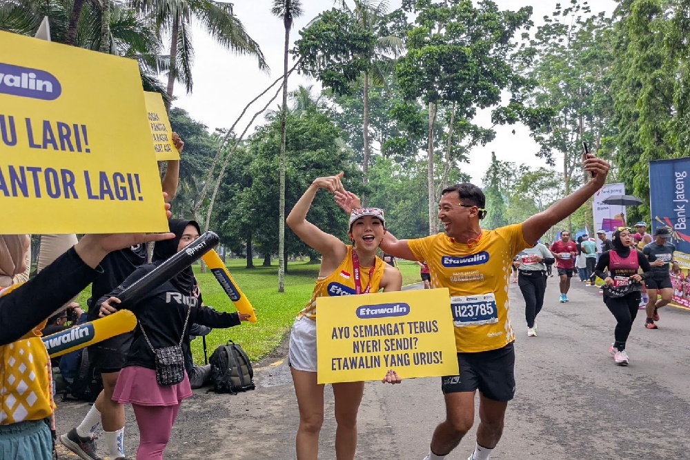 Artis Gisella Anastasia Meriahkan Borobudur Marathon sebagai Etawalin Runner