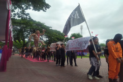 Kirab Budaya HUT Kalurahan Trirenggo ke-78 Kampanyekan Anti Narkoba dan Miras