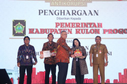 Hari Anti Korupsi 2024, Pemkab Kulonprogo Terima Penghargaan Percontohan Kabupaten Antikorupsi