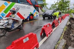 Hujan Terus-terusan, Bahu Jalan Jogja-Wonosari di Piyungan Bantul Longsor