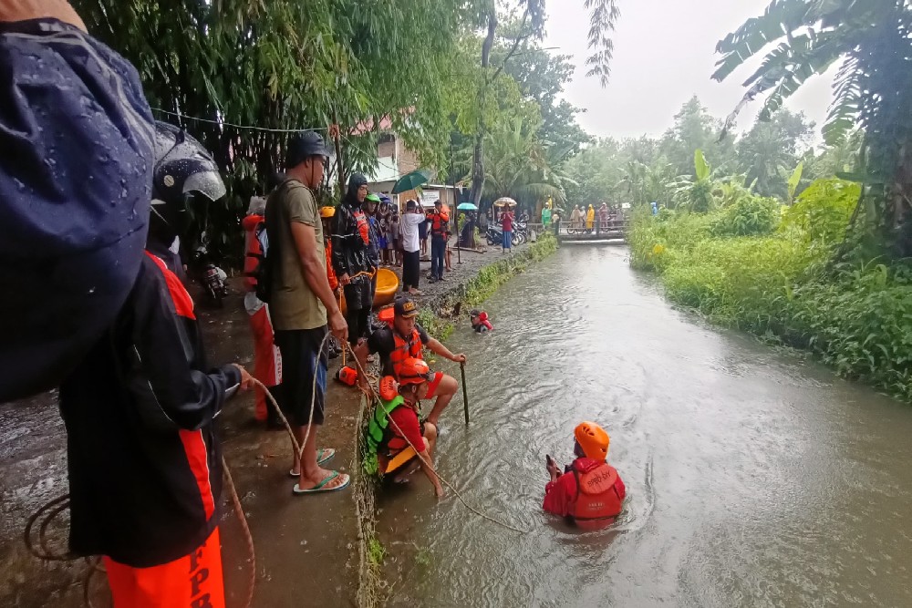 Anak Balita Tercebur Sungai Belik Pleret Bantul Masih Dicari Tim SAR hingga Sore Ini