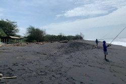 Sampah dari Kali Progo Merusak Jaring, Nelayan Kesulitan Tangkap Ikan