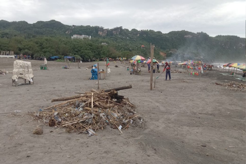 Musim Hujan Banyak Sampah Kiriman di Pantai Selatan Bantul, Pemkab Belum Tambah Petugas Kebersihan