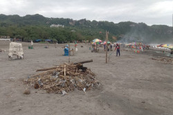 Musim Hujan Banyak Sampah Kiriman di Pantai Selatan Bantul, Pemkab Belum Tambah Petugas Kebersihan