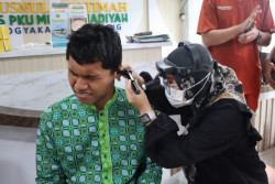 Peringati Hari Disabilitas 2024, Dokter PKU Jogja Menggelar Pemeriksaan Telinga untuk Siswa SLB, Ini Tujuannya