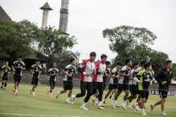 Baru Mendarat, Skuad Timnas Indonesia ASEAN CUP 2025 Langsung Geber Latihan