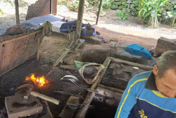 Masuk Musim Tanam, Pandai Besi di Gunungkidul Terima Pesanan Ribuan Arit dalam Sebulan