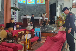 Pastikan Perayaan Natal Aman, Gegana DIY Sisir Gereja di Gunungkidul Pakai Alat Deteksi Radiasi