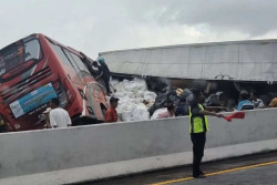 Bus Vs Truk Wingbox di Tol Pandaan-Malang, 4 Orang Tewas