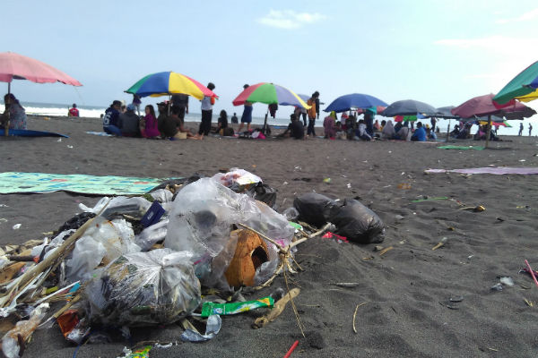 Terbawa Arus Sungai, Sampah di Pantai Parangtritis Capai 3 Ton