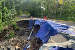 Jalan Sentolo-Nanggulan Masih Ditutup, Warga Minta Segera Diperbaiki