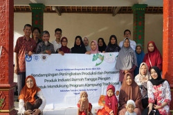 Didampingi Kemendikbudristek, KWT Manunggal Karep Tuksono Tingkatkan Mutu Produk Olahan